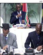 Presidents Paul Kagame (l) Thabo Mbeki (c) and Joseph Kabila (r)