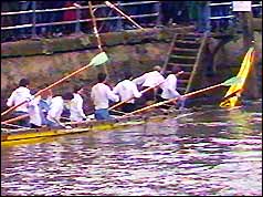 Cambrige rowers and their broken boat
