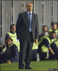 Chelsea boss Claudio Ranieri watches his team in action