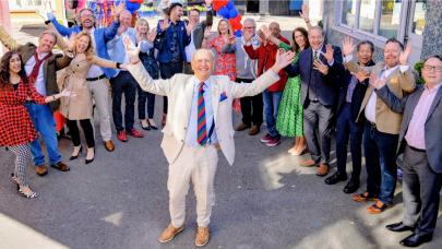 Bargain Hunt cast