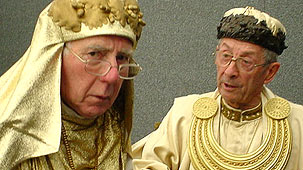 Selwyn Iolen gyda Jams Niclas ar y chwith