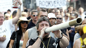 демонстрация против запрета на курение в Бельгии