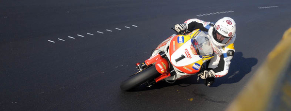 Stuart Easton on his way to winning the Macau Grand Prix in 2009 © Pacemaker Press Intl