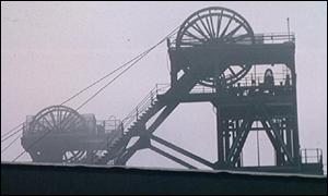 Pyllau glo yn Ne Cymru