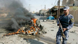 عراق کې چاودنو ۲۵ کسان وژلي