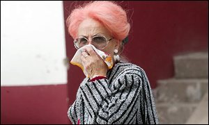 Lidé byli vyzváni, aby neotevírali okna a dýchali pouze přes navhlčený kapesník, množství chlóru naštěství nebylo životu nebezpečné