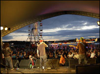 Middleman on the Unsigned Stage