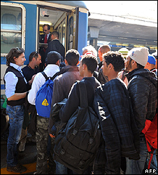 Tunisian migrants boarding Italian train bound for Ventimiglia near French border, 21 Apr 11