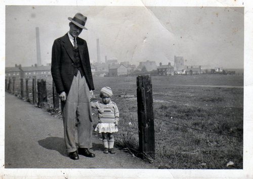 Flint, Henry George Bishop and daughter Jean, c1935