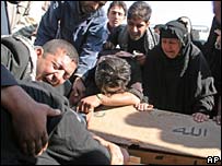پوليس وايې په عراق کې د پنجشنبي په ورځ ٢٠٠ کسان وژل شوي