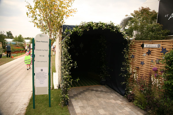 Hampton Court Palace Flower Show 2011