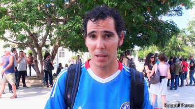Roberto Peralo, uno de los administradores del blog La Joven Cuba, en el encuentro de tuiteros cubanos, 