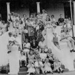 The evacuees at the "Rand Hotel" in Umkomaas, South Africa, probably in 1940.
