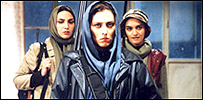 صحنه ای از فيلم ملاقات با طوطی 
