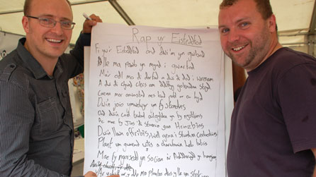 Aneirin Karadog ac Ifan Prys - a'r gerdd