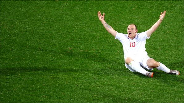 Wayne Rooney protests to the referee