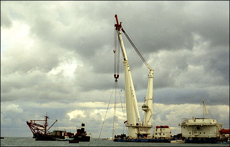 The giant floating Tog Mor before the lift.