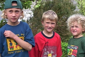 Joe and his brothers sing a Sizzla track