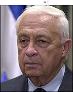 Ariel Šaron hodlá jednat o míru po ukončení oboustranných násilností