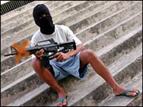 Jovem armado