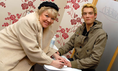 Di paints Glyn's nails