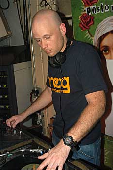 DJ Zero from Favela Chic. photo © Helen Burrows