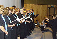 Cor cymysg y Gaiman dan arweiniad Marli Pugh de Villoria