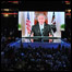Bush fala em telão durante convenção republicana em St Paul, Minnesota