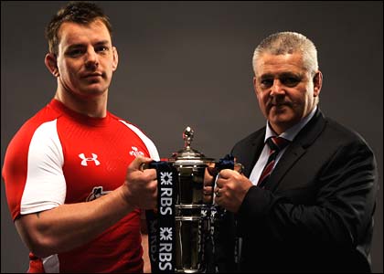Capten Cymru Matthew Rees ac hyfforddwr Cymru Warren Gatland Capten Cymru Matthew Rees ac hyfforddwr Cymru Warren Gatland