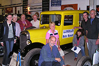 Grwp Wynnstay ar ymweliad ag angueddfa geir