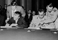 Anthony Nutting and Abdel Nasser sign the Anglo-Egyptian Suez Agreement