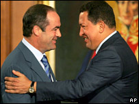 خوزه بونو وزير دفاع اسپانيا و هوگو چاوز رئيس جمهور ونزوئلا