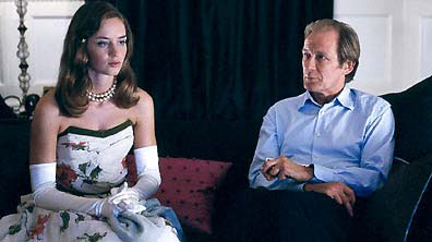 Gideon (Bill Nighy) and Natasha (Emily Blunt)