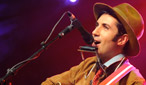 Globe-trotting UK singer-songwriter Pete Molinari on stage on Thursday.