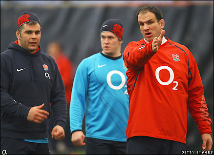 Martin Johnson briefs his players