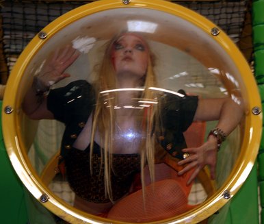 Russian Freakshow meets Moulin Rogue Parade