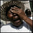 Mulher chora durante manifestação contra estupros no Haiti