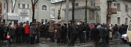 Aglomeraţie la Consulatul României de la Chişinău