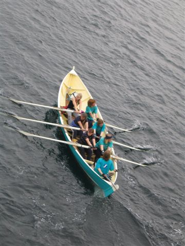 Trondra women demonstrating their perfect timing.