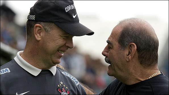 Mano Menezes and Roberto Rivelino