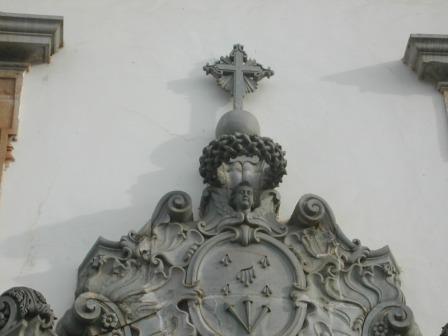 Now look by a certain distance again. What do you see?