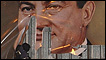 Manifestante em Alexandria tenta arrancar poster de Mubarak 