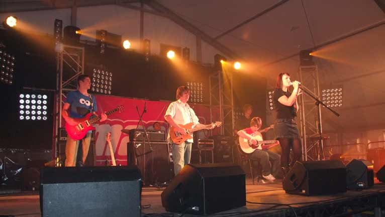 Nos Lun yn yr Eisteddfod - Brwydr y Bandiau