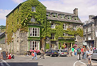 Gwesty'r Ship ar sgwâr Dolgellau