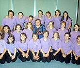 ENILLWYR COR ALAWON GWERIN COR NEWYDDION DA CLUNDERWEN GYDA EU HARWEINYDD MARALYN LEWIS