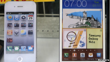Un Samgung Note y un iPhone de Apple