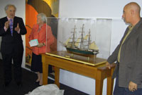 Dadorchuddio'r model - D Ben rees, Elan Jones a Tony Fancy