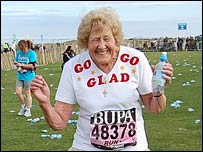 Woman celebrates after finishing GNR 2007