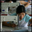 Trabalhadora em fábrica na China