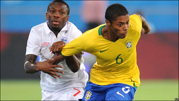 Shaun Wright-Phillips tangles with Fernandes Michel Bastos